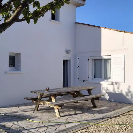 Дом отдыха Maison Avec Jardin Prive