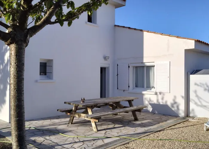 Дом отдыха Maison Avec Jardin Prive